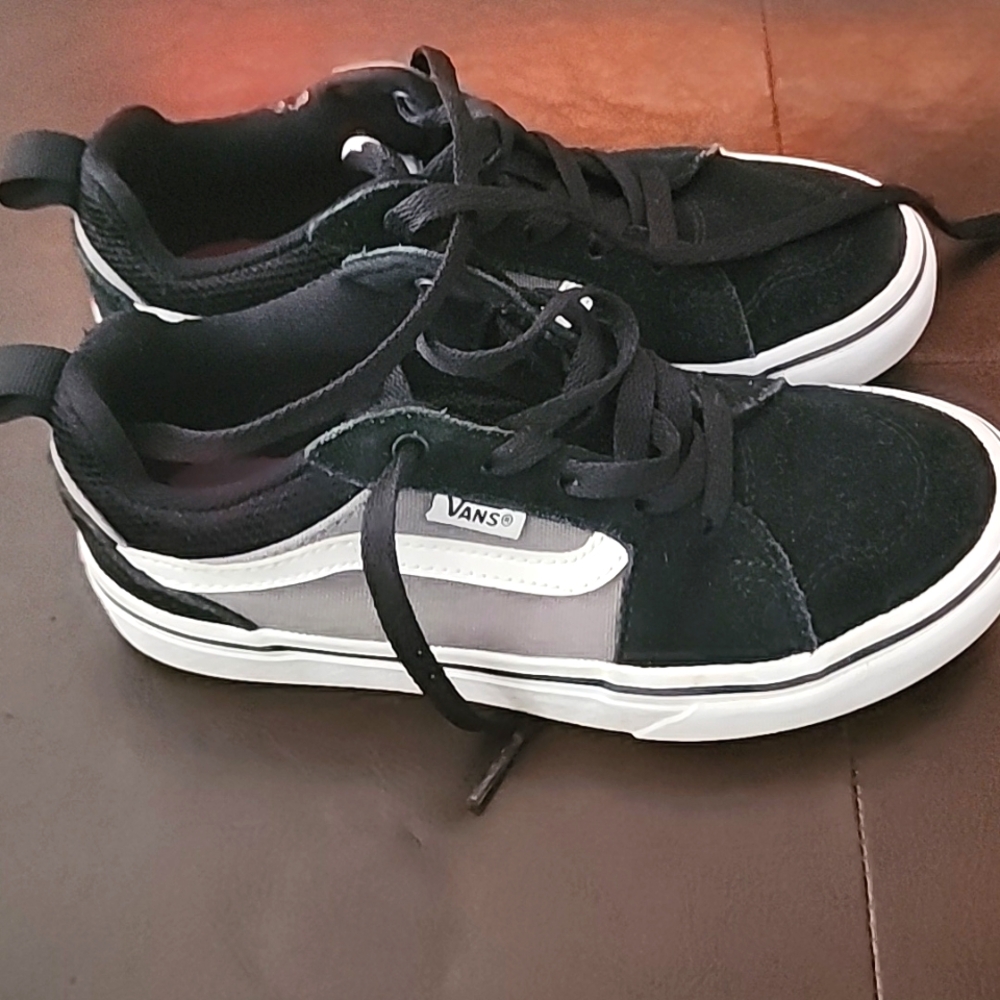 Vans shoes size 2 (big boy)